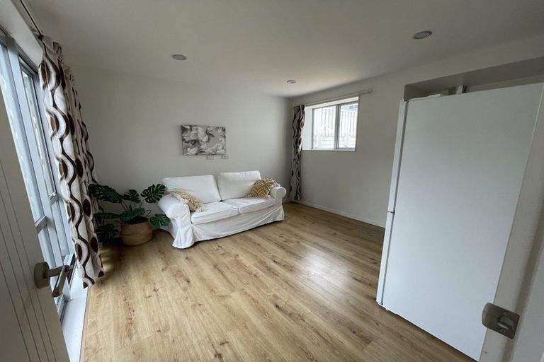 Photo of property in 3 Tuangi Street, Long Bay, Auckland, 0630