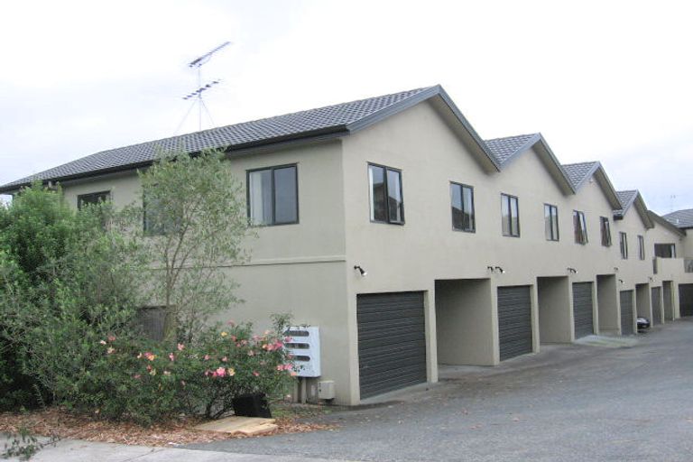 Photo of property in 9/3 Orwell Road, Greenhithe, Auckland, 0632