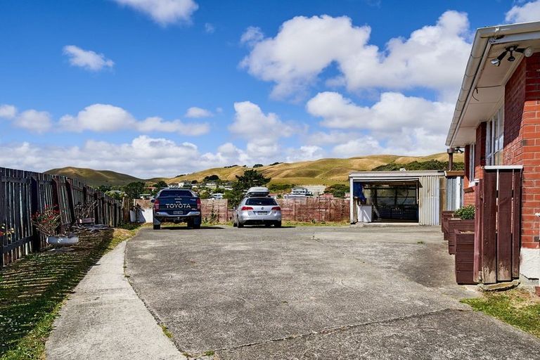 Photo of property in 29 Aberfeldy Street, Cannons Creek, Porirua, 5024