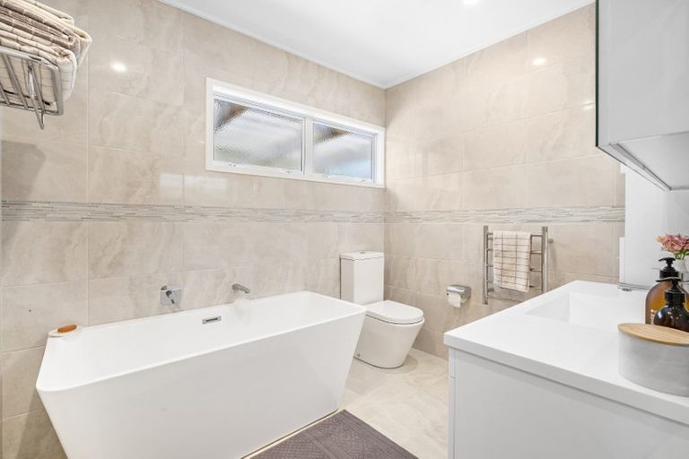 Photo of property in 23a Aberdeen Road, Castor Bay, Auckland, 0620