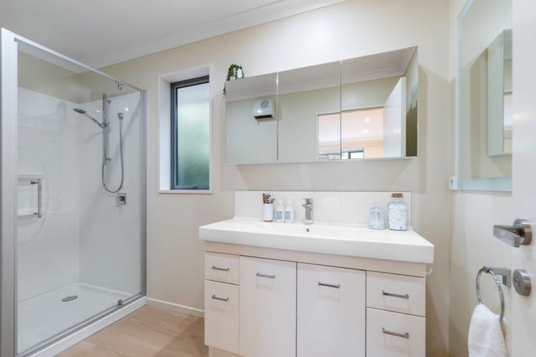 Photo of property in 100 Mcmahon Drive, Aidanfield, Christchurch, 8025