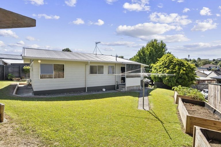 Photo of property in 13 Matipo Crescent, Pukete, Hamilton, 3200