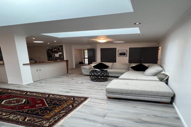 Photo of property in 5 Cumbrian Place, Conifer Grove, Takanini, 2112