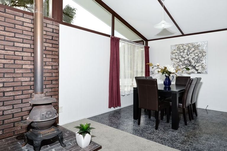 Photo of property in 8 Newland Grove, Henderson, Auckland, 0610