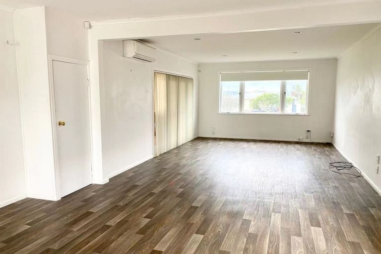 Photo of property in 5 Marlene Avenue, Te Atatu South, Auckland, 0610