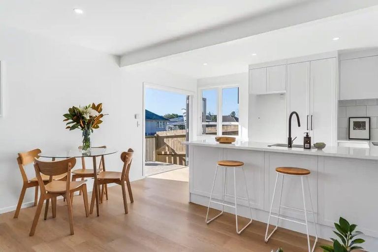 Photo of property in 16a Durham Street, Te Atatu Peninsula, Auckland, 0610