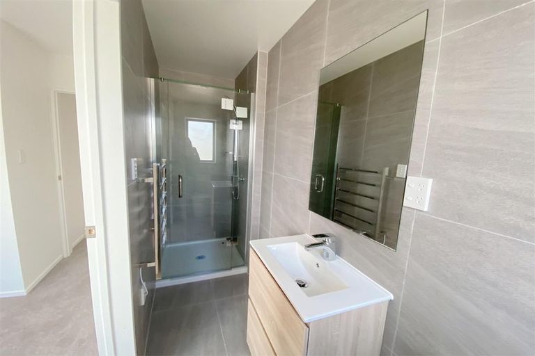 Photo of property in 35b Crestview Rise, Papakura, 2110