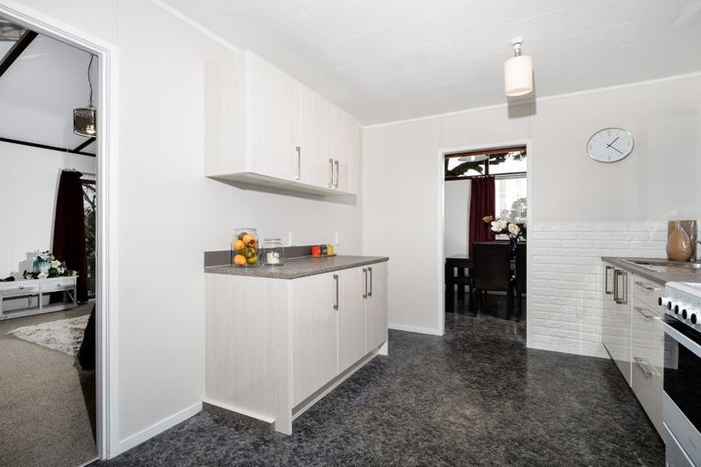 Photo of property in 8 Newland Grove, Henderson, Auckland, 0610