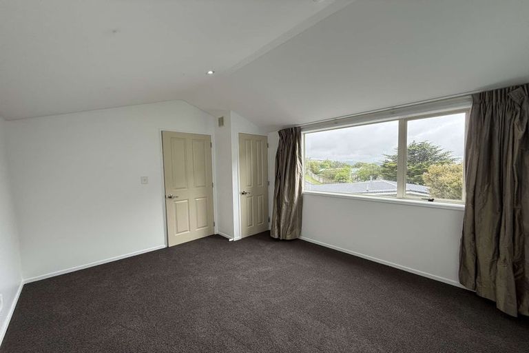 Photo of property in 40c Ruskin Road, Newlands, Wellington, 6037