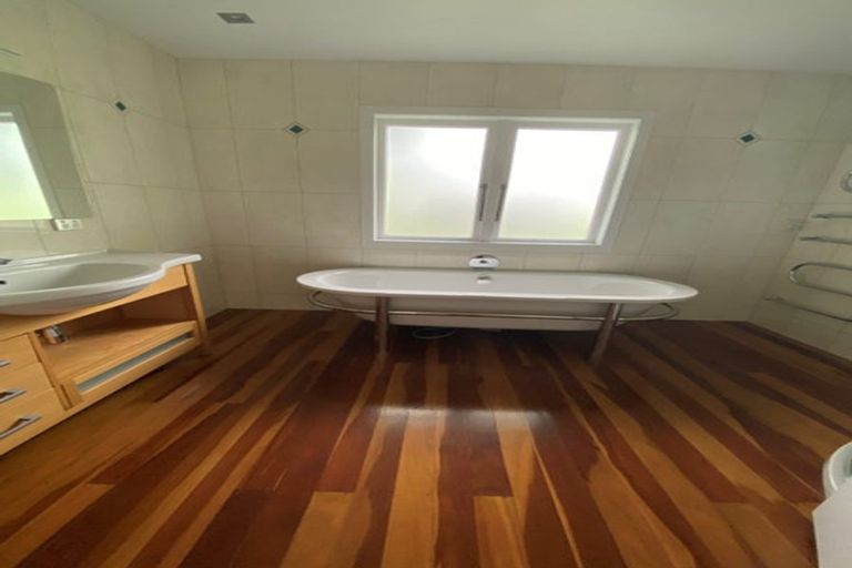 Photo of property in 26 West Lynn Road, Titirangi, Auckland, 0604