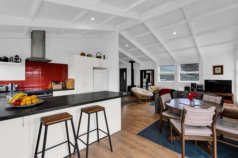 Photo of property in 11 Tasman Street, Opunake, 4616