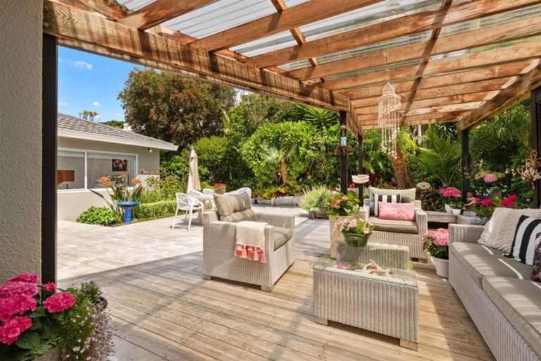 Photo of property in 20 Penguin Drive, Murrays Bay, Auckland, 0630