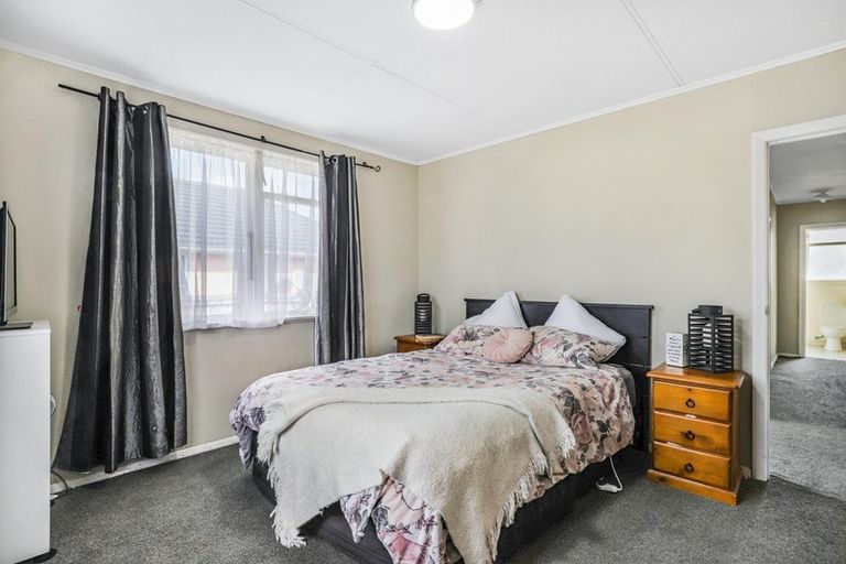 Photo of property in 25 Arimu Road, Papakura, 2110
