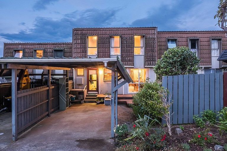 Photo of property in 72 Cunliffe Street, Churton Park, Wellington, 6037