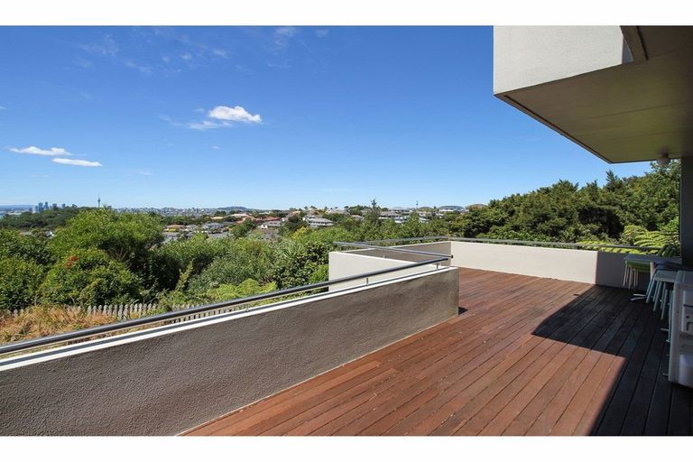 Photo of property in 42 Onetaunga Road, Chatswood, Auckland, 0626