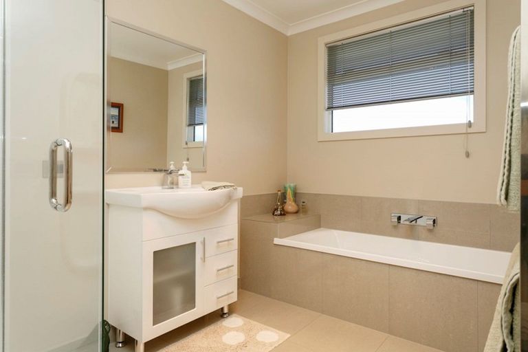 Photo of property in 19 Montgomery Crescent, Kinloch, Taupo, 3377