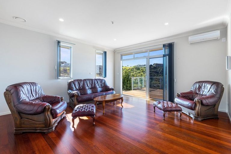 Photo of property in 64 Balboa Drive, Matakatia, Whangaparaoa, 0930