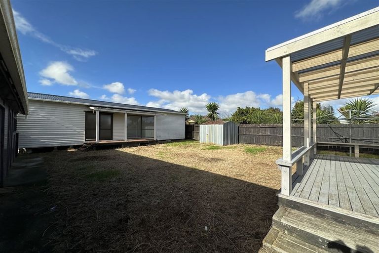 Photo of property in 14 Airdrie Road, Ranui, Auckland, 0612