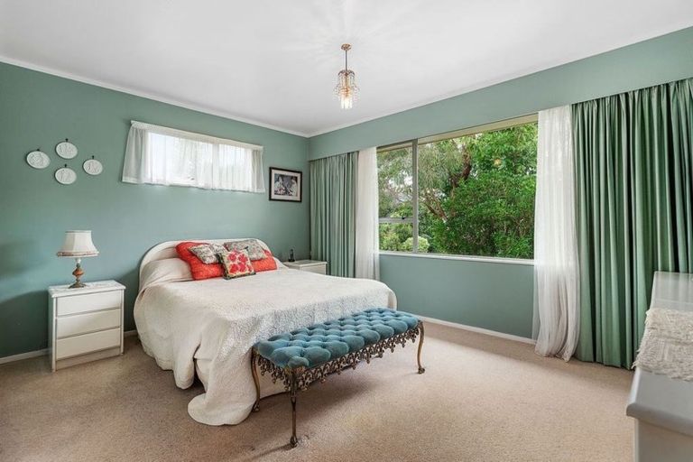 Photo of property in 1 Zande Terrace, Tawa, Wellington, 5028