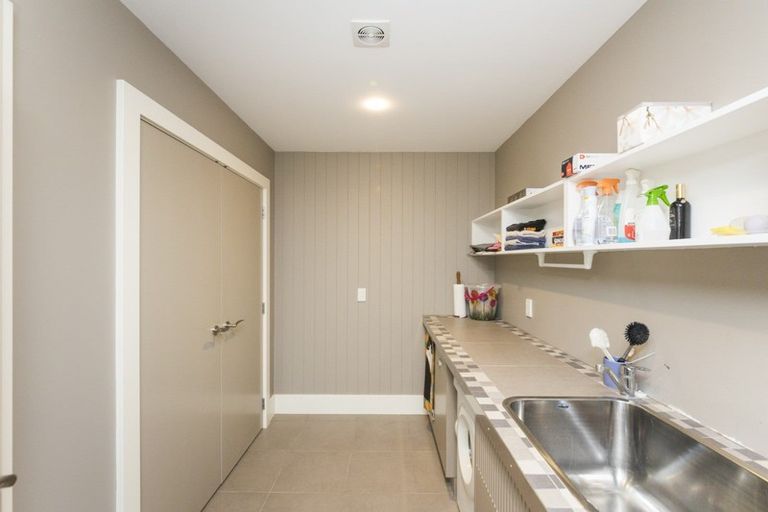 Photo of property in 8 Fairway Grove, Hokowhitu, Palmerston North, 4410