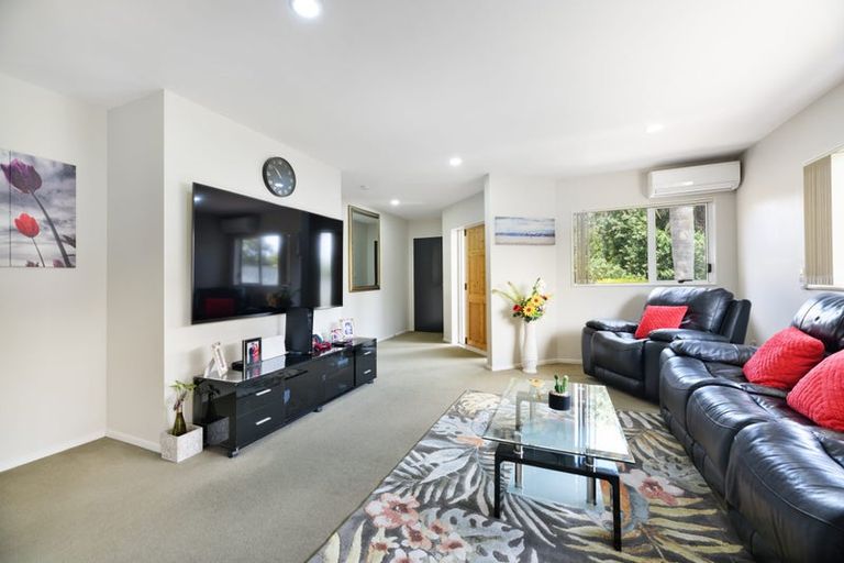 Photo of property in 8 Riverglade Parkway, Te Atatu South, Auckland, 0610