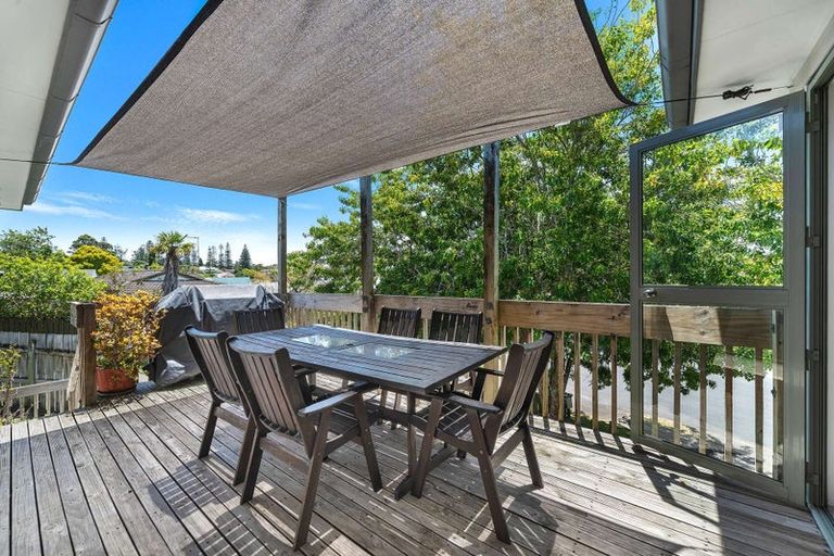 Photo of property in 10 Glucina Place, Glen Eden, Auckland, 0602