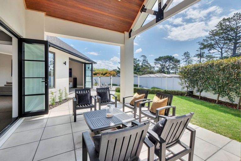 Photo of property in 23 Meteor Place, Schnapper Rock, Auckland, 0632