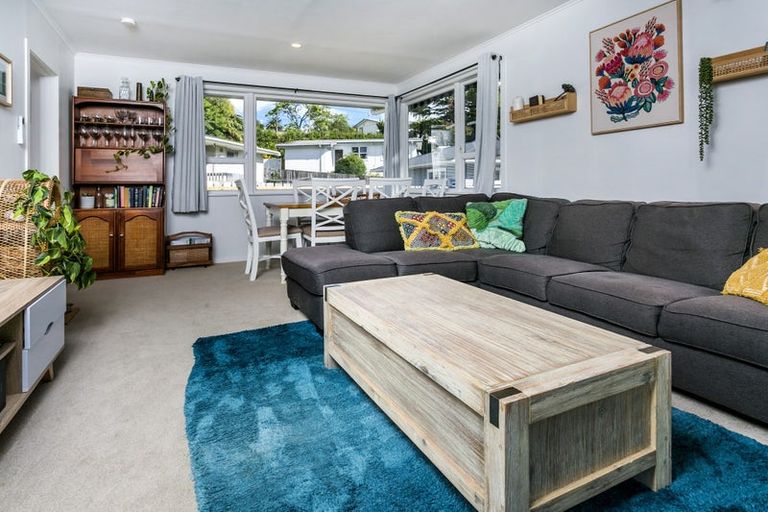 Photo of property in 57 Peach Road, Glenfield, Auckland, 0629