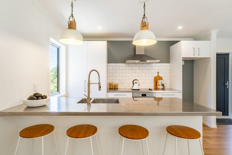 Photo of property in 26 Rarangi Way, Owhiro Bay, Wellington, 6023