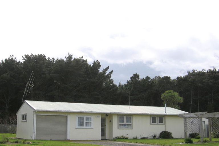 Photo of property in 3 Cousins Avenue West, Foxton Beach, Foxton, 4815