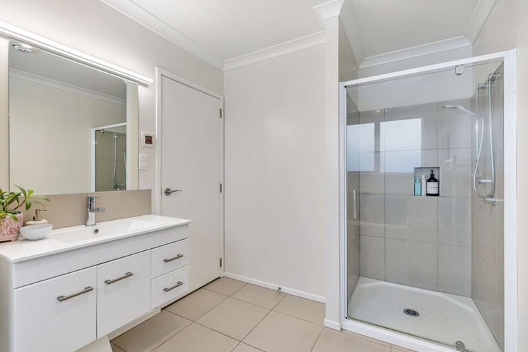 Photo of property in 2 Raiha Street, Papamoa Beach, Papamoa, 3118