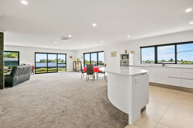 Photo of property in 3f Honeyfield Drive, Whalers Gate, New Plymouth, 4310