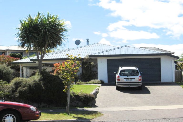 Photo of property in 35 Kinder Street, Acacia Bay, Taupo, 3330