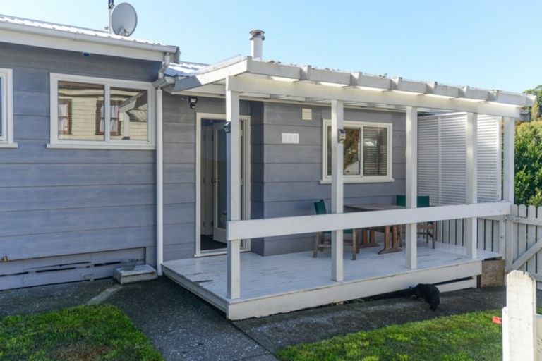 Photo of property in 4 Toop Street, Havelock North, 4130