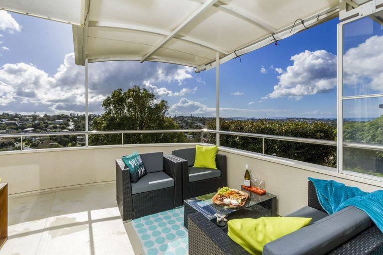 Photo of property in 3/133 Carlisle Road, Northcross, Auckland, 0632