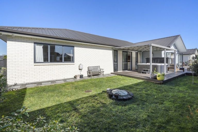 Photo of property in 14 Leebank Crescent, Riverhead, 0820