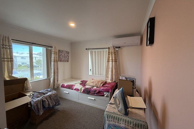 Photo of property in 11 Charta Place, Sunnyvale, Auckland, 0612