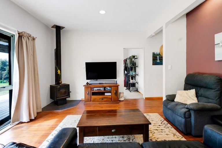 Photo of property in 2952 Eltham Road, Opunake, 4682