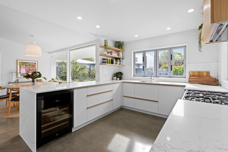 Photo of property in 2 Cobden Road, Bluff Hill, Napier, 4110