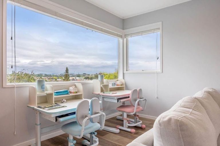 Photo of property in 2/4 Rangitoto Terrace, Milford, Auckland, 0620