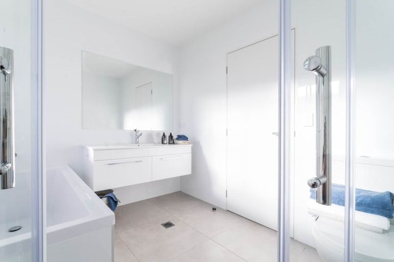 Photo of property in 15 Irving Place, Hobsonville, Auckland, 0616