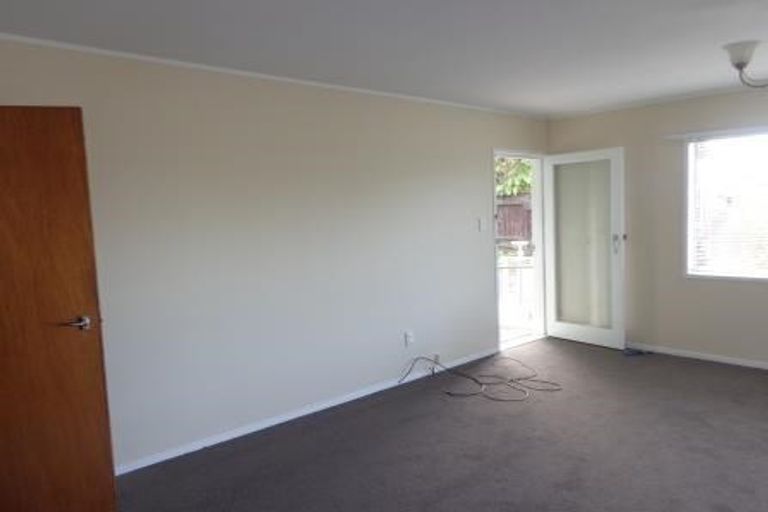 Photo of property in 17 Hassan Drive, Massey, Auckland, 0614