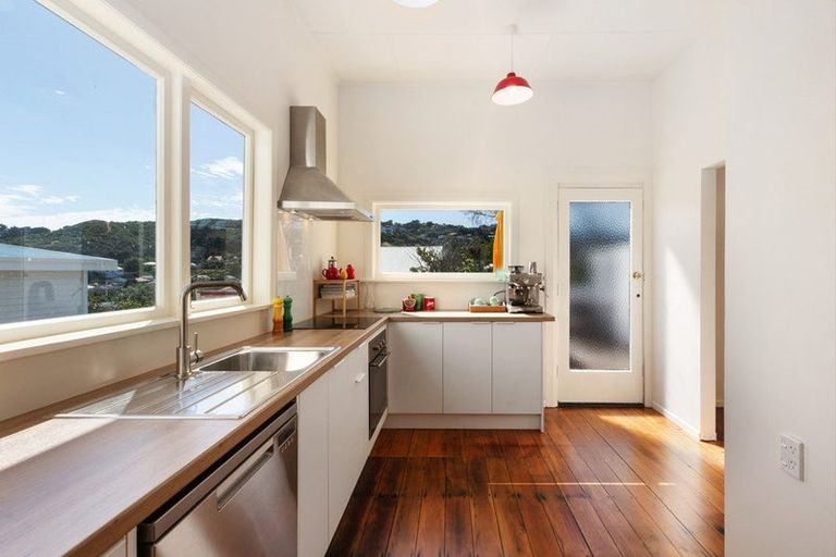 Photo of property in 81 Eden Street, Island Bay, Wellington, 6023