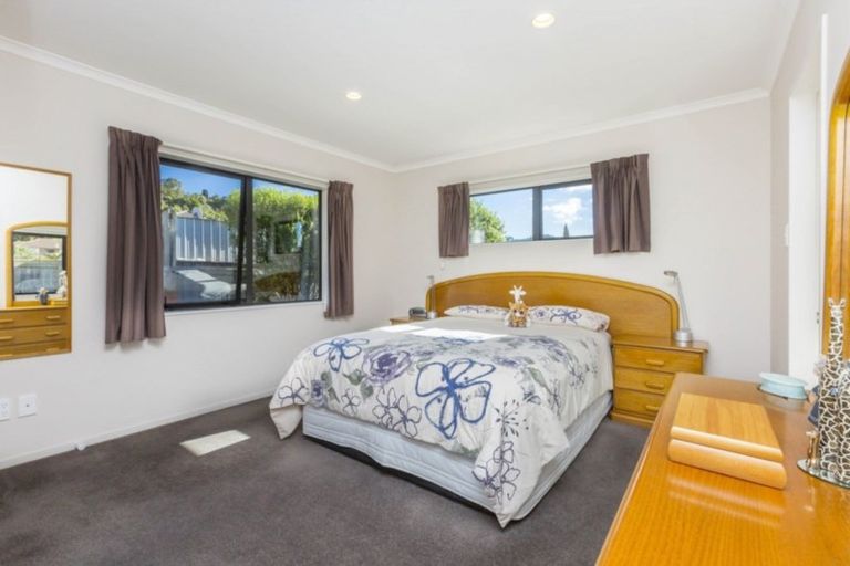Photo of property in 5 Beaufort Close, Kingsley Heights, Upper Hutt, 5018