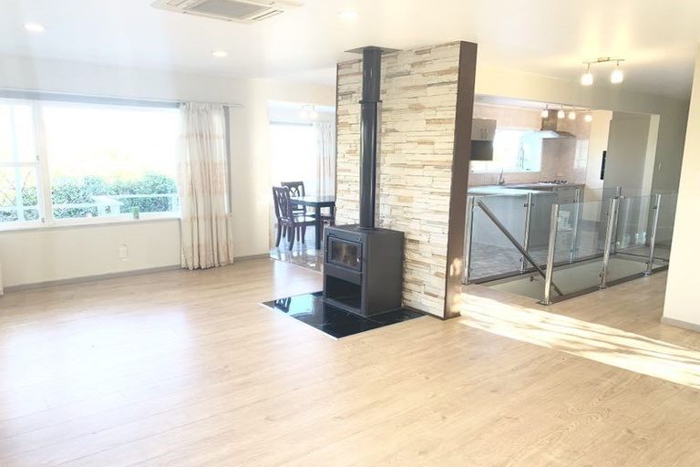 Photo of property in 11 Gladys Avenue, Glenfield, Auckland, 0629