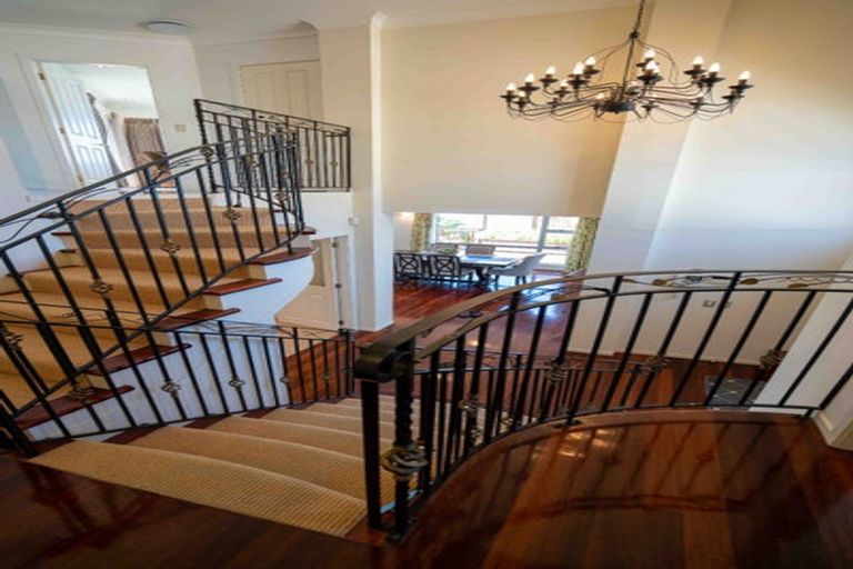 Photo of property in 40 Dress Circle, Newlands, Wellington, 6037