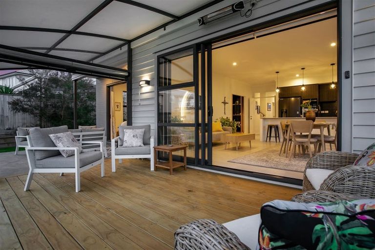 Photo of property in 21 Kukuwai Avenue, Red Beach, 0932