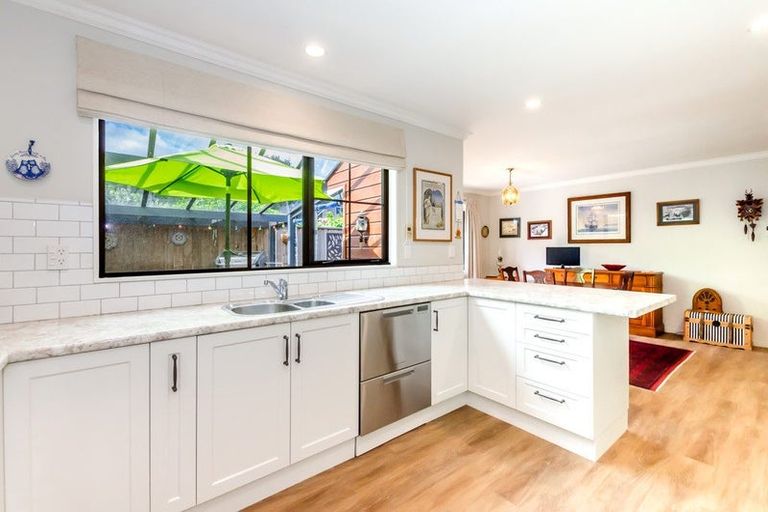 Photo of property in 11a Kohekohe Road, Waikanae, 5036