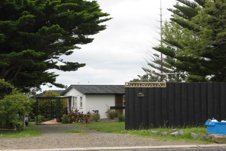 Photo of property in 1366 Whangaparaoa Road, Army Bay, Whangaparaoa, 0930