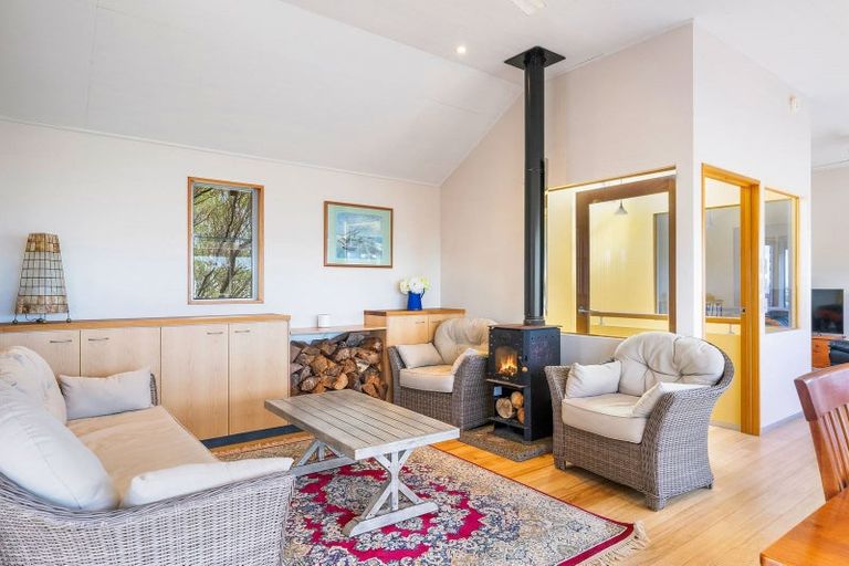 Photo of property in 17 Major Durie Place, Waikanae Beach, Waikanae, 5036